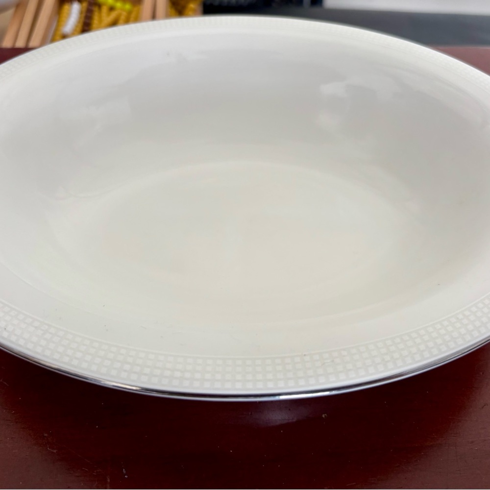 Vera Wang Wedgewood Blanc Sur Blanc Collection Minimalist Serveware Bowl
